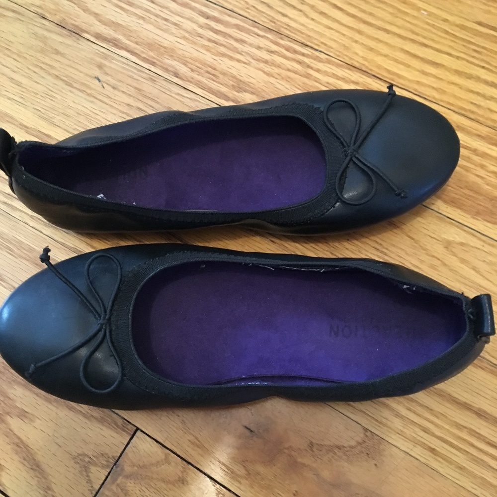 Girls size 2 Kenneth Cole Reaction Copy Tap flats